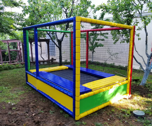 playpeak-trampoline-pitaya-kids-three